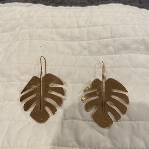 Monstera leaf earrings